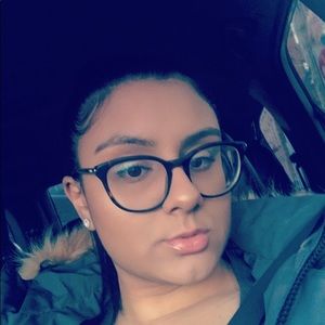 Meet your Posher, Crystal